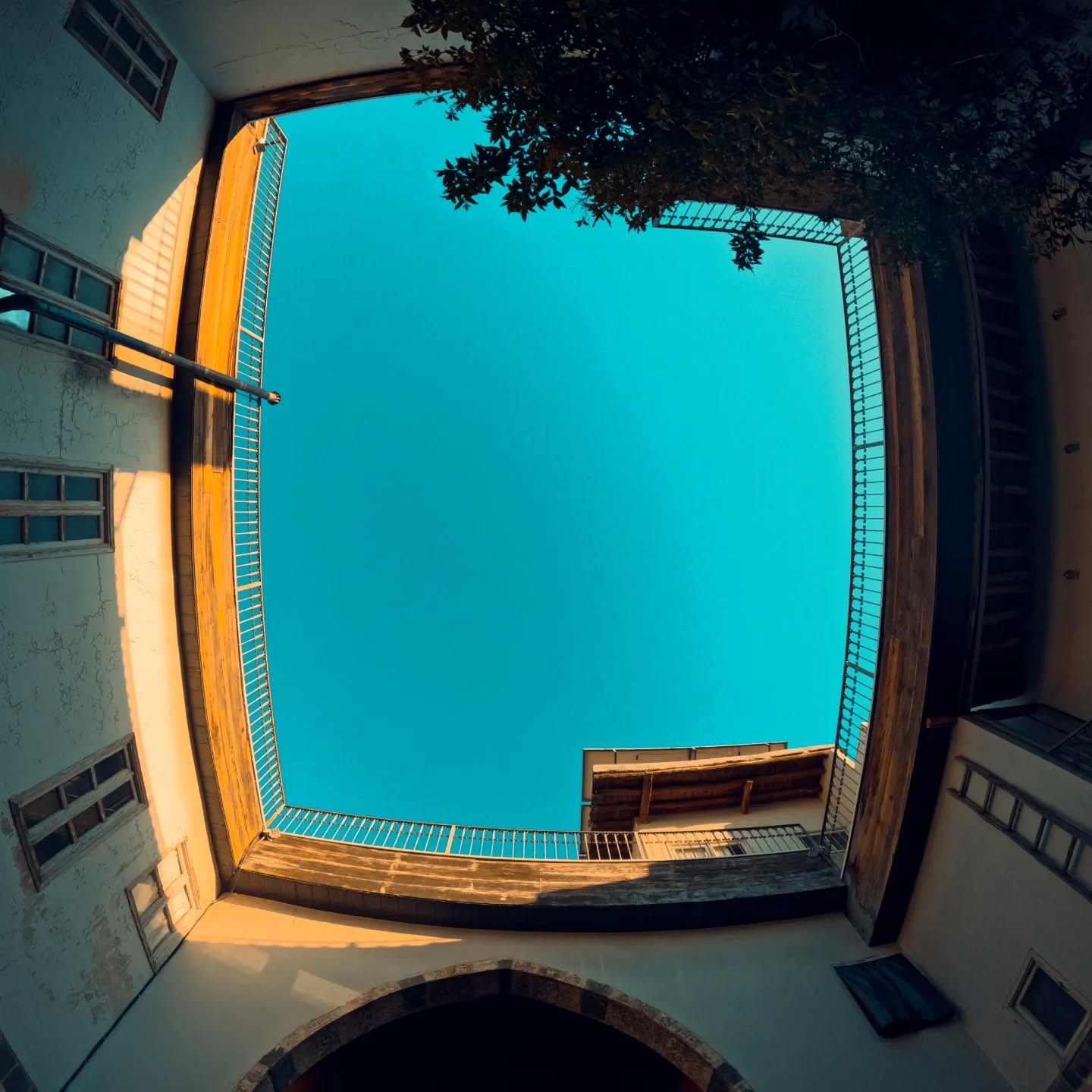 صورة فناء قديم