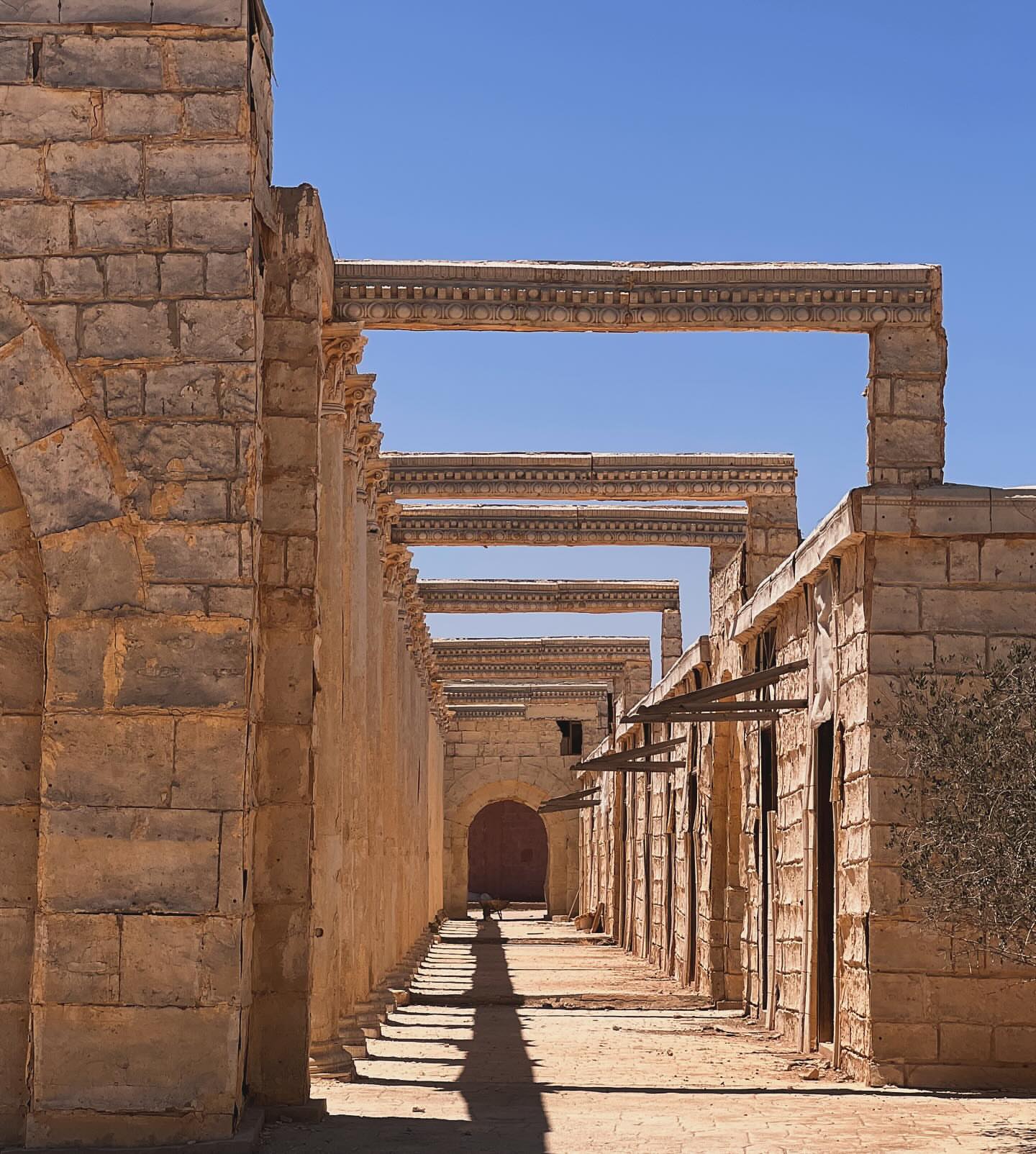 صورة ممر قديم