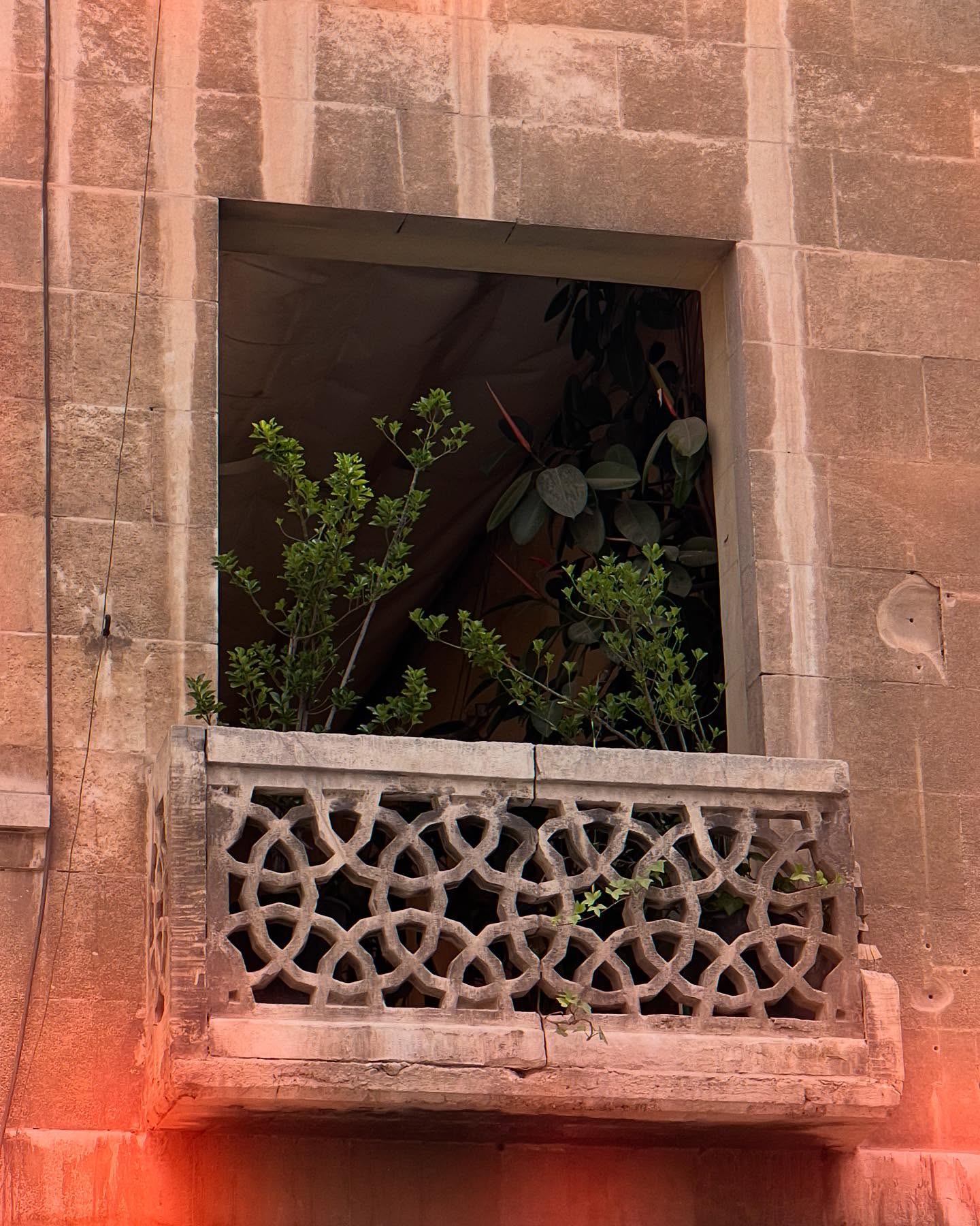 صورة نافذة مزخرفة